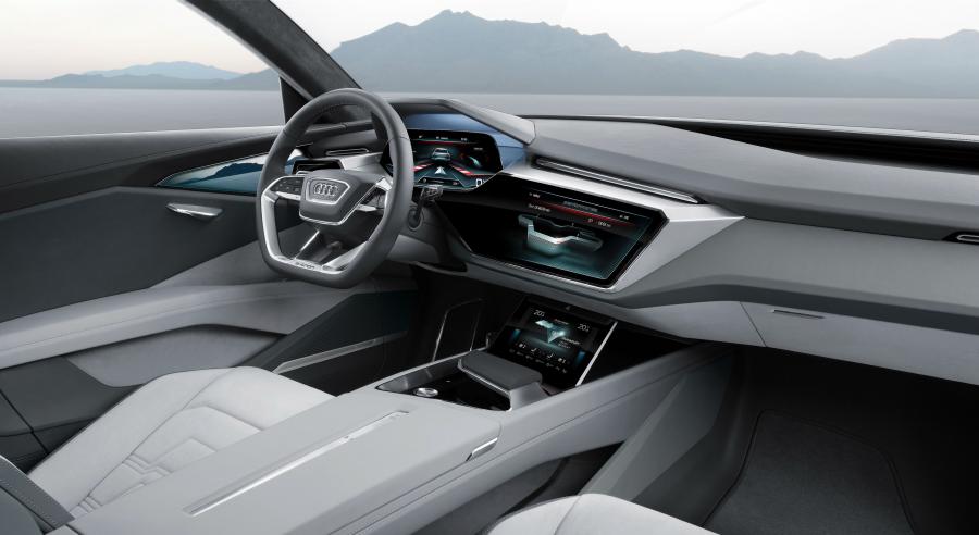 Торпедо Audi e-tron Quattro Concept 2015 года  (фото 17 из 30)